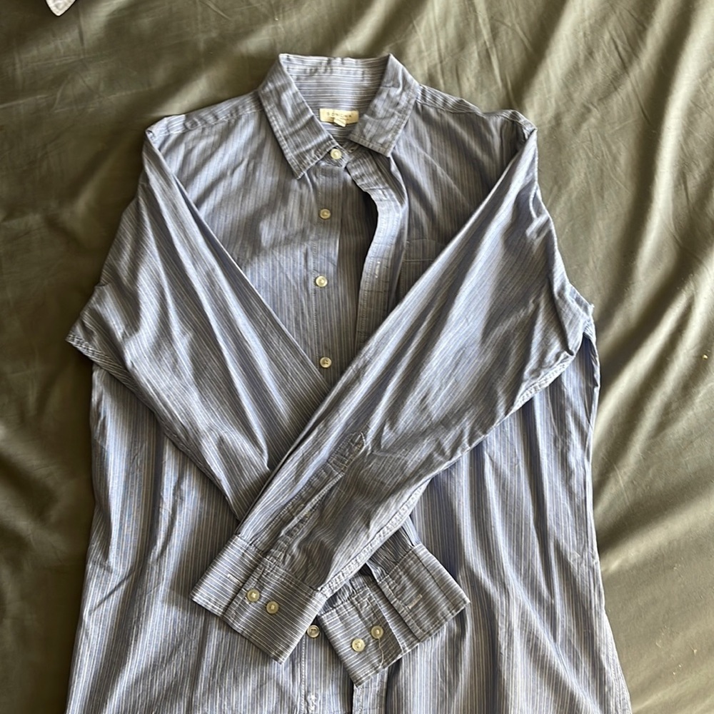 Spread collar button up